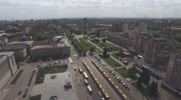 Соборна площа та нові тролейбуси: у мережі показали їх із висоти (ВІДЕО)