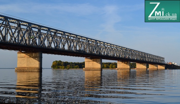 Черкаський міст через Дніпро ремонтуватимуть не раніше літа