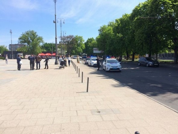 Поліція огородила середмістя Черкас через підозрілу знахідку (ФОТО)