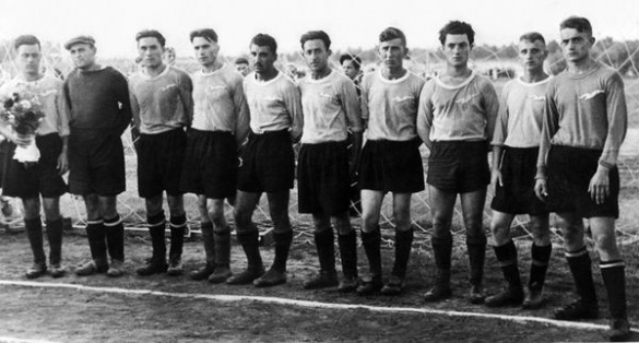 Черкаська футбольна команда святкує 61-й день народження