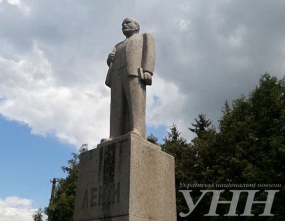 У селі на Черкащині досі височіє пам’ятник Леніну