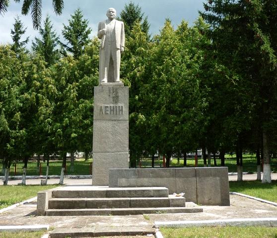 На місці останнього Леніна на Черкащині встановлять пам’ятник Шевченку