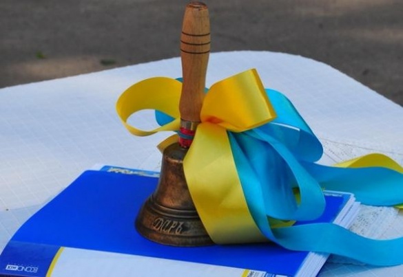 Довгоочікуване свято: черкаські школярі відзначили Останній дзвоник (ВІДЕО)