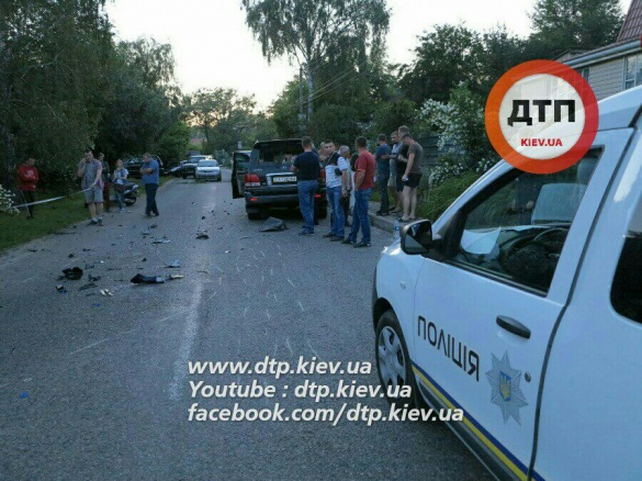 Lexus з черкаськими номерами насмерть збив мотоцикліста (ФОТО)