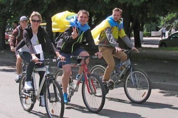 Черкаські студенти та викладачі промчали містом на велосипедах