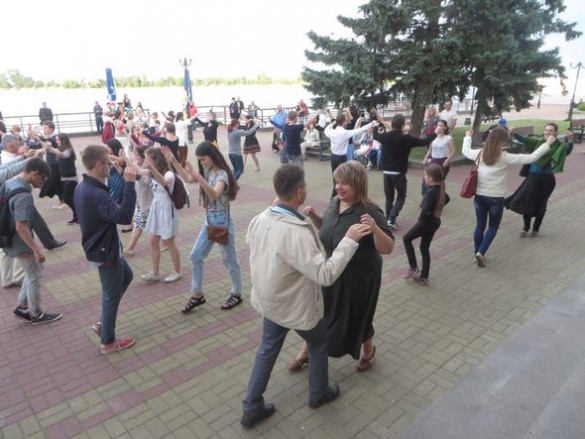 На річковому вокзалі в Черкасах танцювали танго