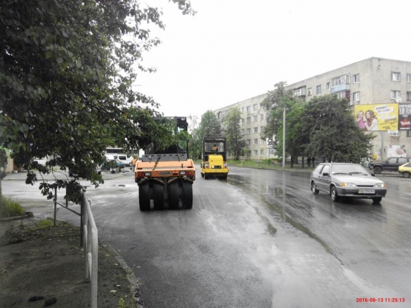 Черкащани повідомляють про ремонт доріг під час дощу