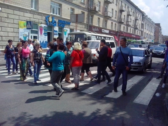 Рух в центрі Черкас відновлено: мітингувальники пішли на 