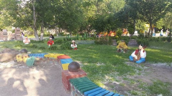 У черкаському парку вандали знищили нещодавно встановлені фігури (ФОТО)