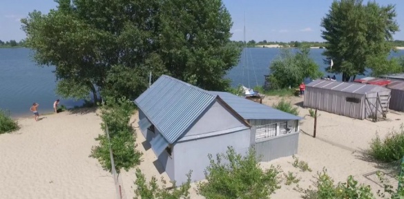 Незаконний будиночок на березі Дніпра виявили у Черкасах (ВІДЕО)