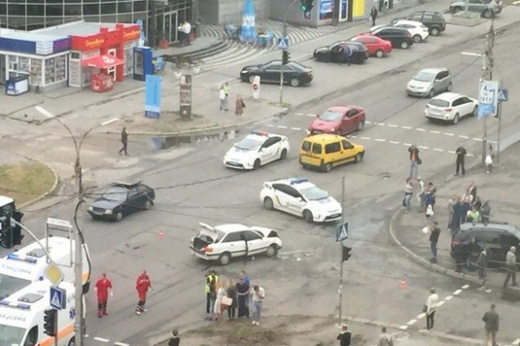 ДТП у Черкасах: від удару авто опинилося на тротуарі (ФОТО)