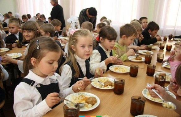 Яких черкаських школярів будуть безкоштовно харчувати?