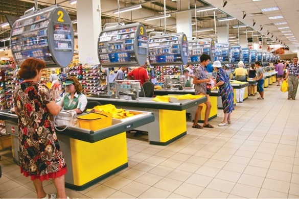 Скандальну касирку черкаського супермаркету звільнили за неповагу до покупця
