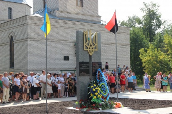 На Черкащині відкрили пам’ятний знак загиблим воїнам АТО та Героям Небесної Сотні