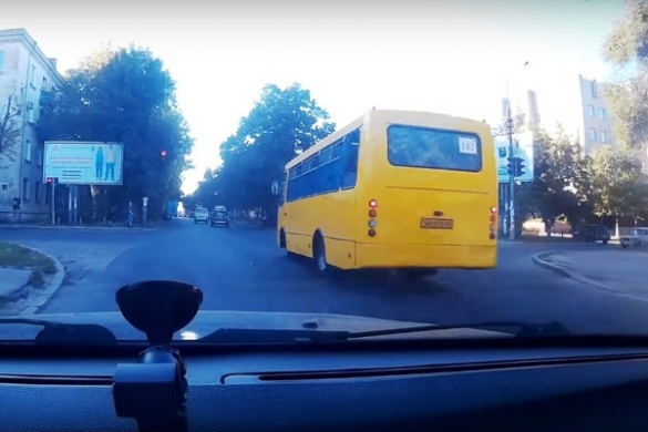 Черкащанин зафіксував на відео чергових водіїв-правопорушників