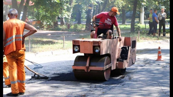 У Черкасах ремонтують дорогу ще на одній вулиці (ФОТО)
