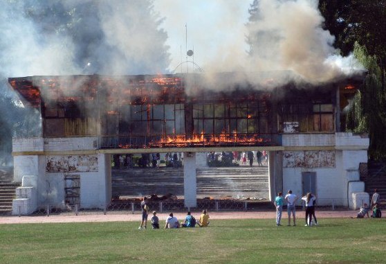 На стадіоні у Смілі сталася масштабна пожежа (ФОТО)