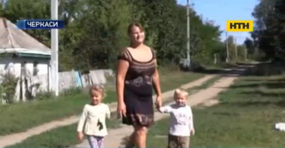 Черкаська сім’я благає українців допомогти почути світ їхнім дітям