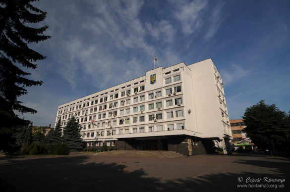 Школа без директора: у Черкаській міськраді зчинилася сварка