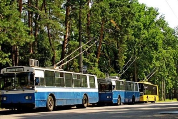 У Черкасах протестувальники перекрили рух тролейбусів