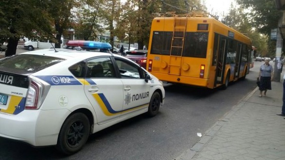 Через ДТП з тролейбусом на бульварі Шевченка частково обмежений рух (ФОТО)