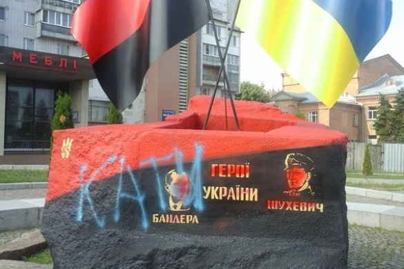 У Черкасах втретє зіпсували пам'ятник героям України (фотофакт)