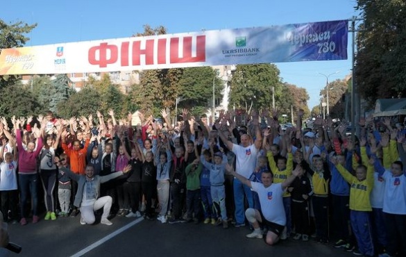 Депутати і спортсмени зранку пробіглися Хрещатиком через свято (ВІДЕО)