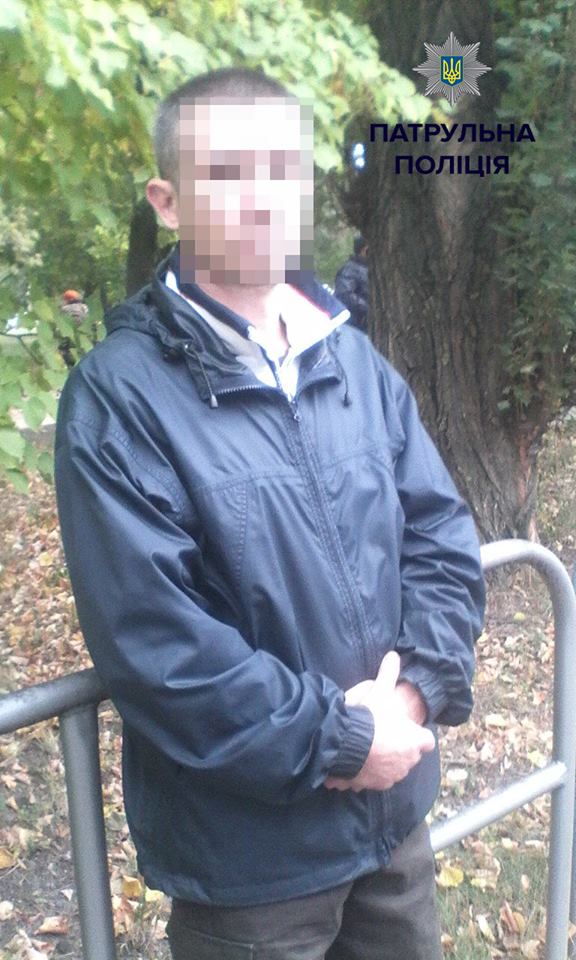 Черкаські патрульні затримали чоловіка з викраденим мобільним телефоном