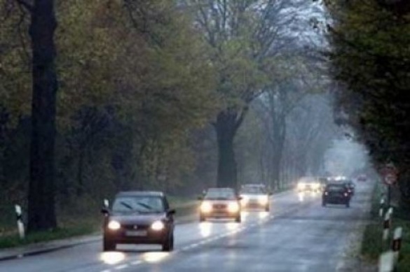 Черкаським водіям нагадують, що з першого жовтня за містом слід вмикати фари