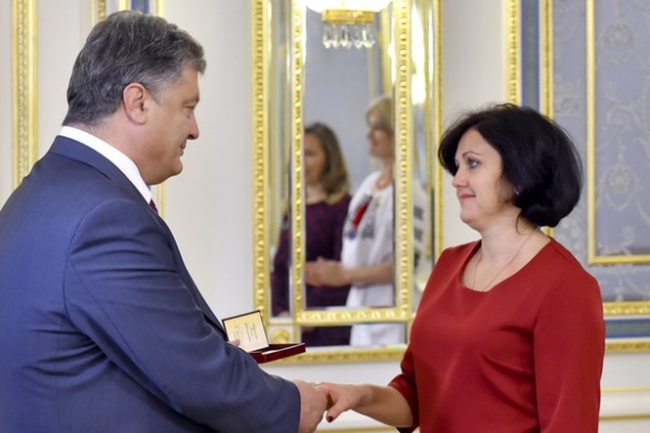 Президент України нагородив черкаську вчительку історії