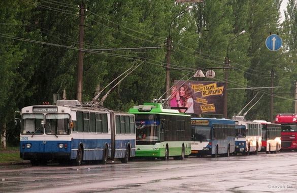 У Черкасах через дощ театр перетворюється на басейн і зупинилися тролейбуси