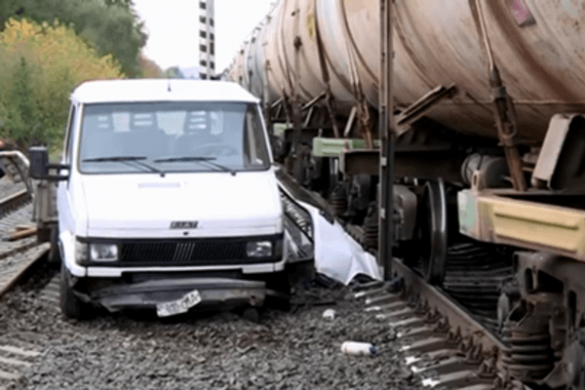 ДТП на Черкащині: автівка опинилася під колесами потягу (ФОТО, ВІДЕО)