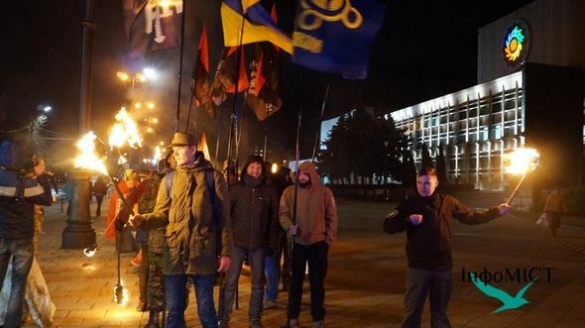 У Черкасах вшанували захисників України смолоскипною ходою (ВІДЕО)