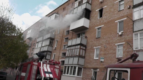 Через пожежу у багатоповерхівці на Черкащині рятувальники евакуювали мешканців