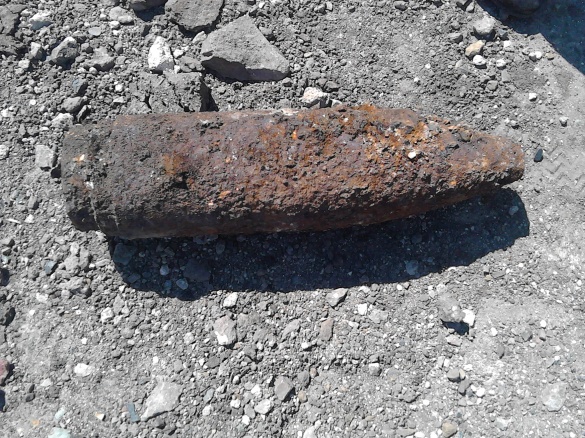 Жителі села на Черкащині відкопали три артилерійські снаряди