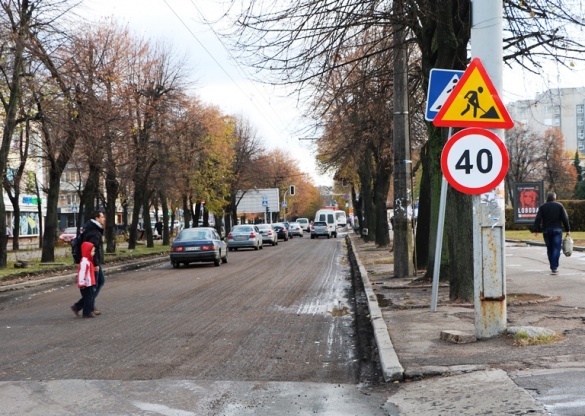 У Черкасах нове дорожнє покриття уклали на кількох десятках вулиць