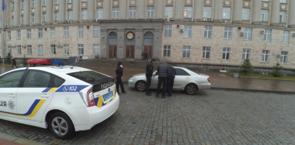 Патрульні оштрафували водія начальника обласної поліції за паркування біля ОДА