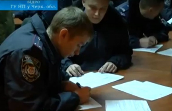 Черкаські поліцейські здали іспити на службову підготовку