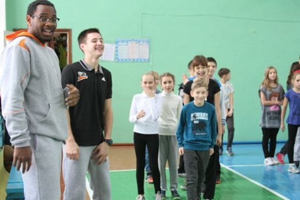 Черкаські школярі переймали досвід у баскетболістів (ФОТО)
