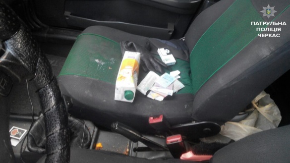 Черкаські патрульні затримали водія, який серед білого дня перевозив наркотики (ВІДЕО)