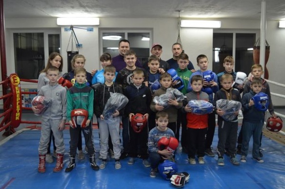 Юні боксери із Черкащини отримали новий спортивний інвентар 