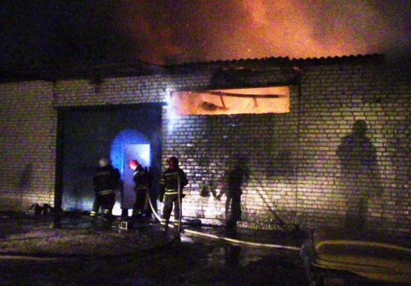 На складі меблевих матеріалів у Черкасах сталася масштабна пожежа (ФОТО)
