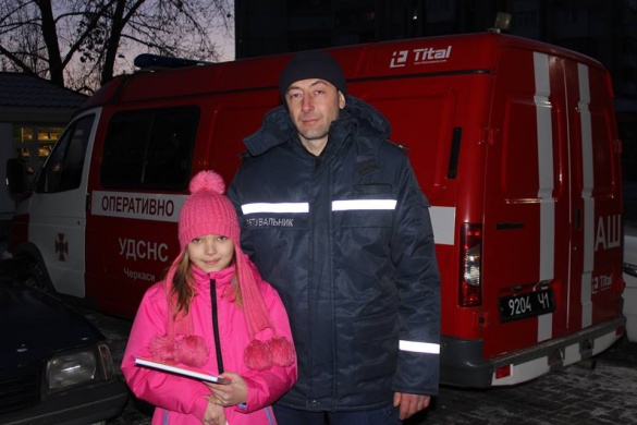 Черкаські рятувальники зустрілися з однією з врятованих дівчат