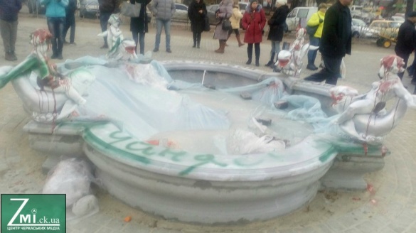 Черкаські депутати вирішували, що робити зі скандальним фонтаном біля ЦДЮТ