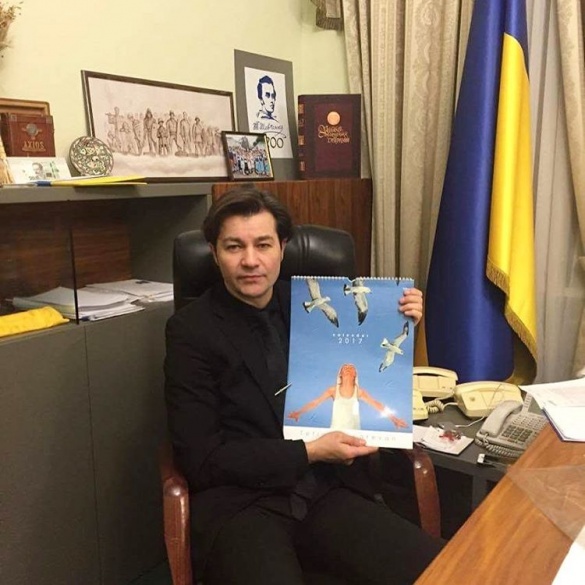 Міністр культури України має календар черкаської художниці (ФОТО)