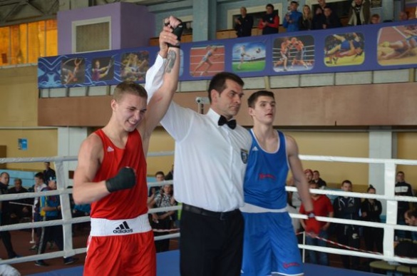 Черкаський боксер тріумфував на чемпіонаті України