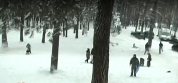 Зимові замети – час для активних розваг:  у Соснівці черкасці облаштували гірки для катання на санчатах