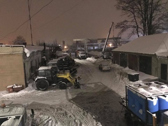Комунальна техніка напоготові: приватник відмовився прибирати сніг з доріг у Черкасах