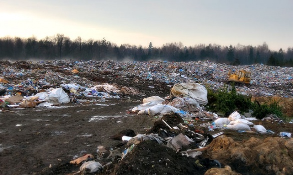 На Канівщині майже переповнене сміттєзвалище