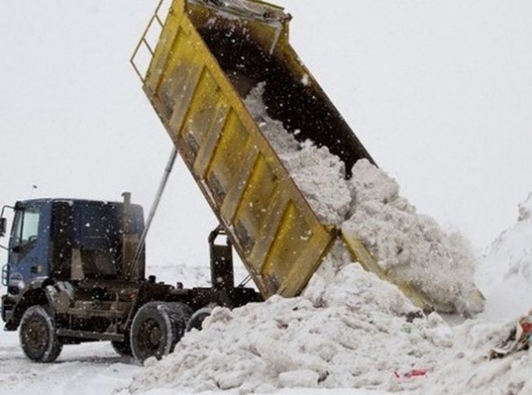 Із черкаських вулиць прибрали близько трьох тисяч кубів снігу